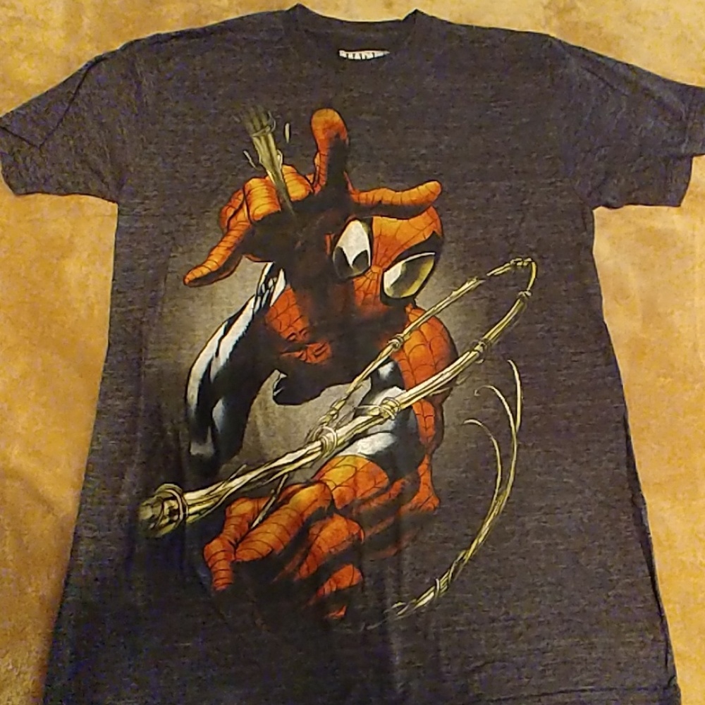 Men's spider man shirt